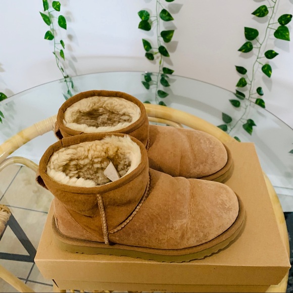 ugg mini classic - Picture 1 of 5